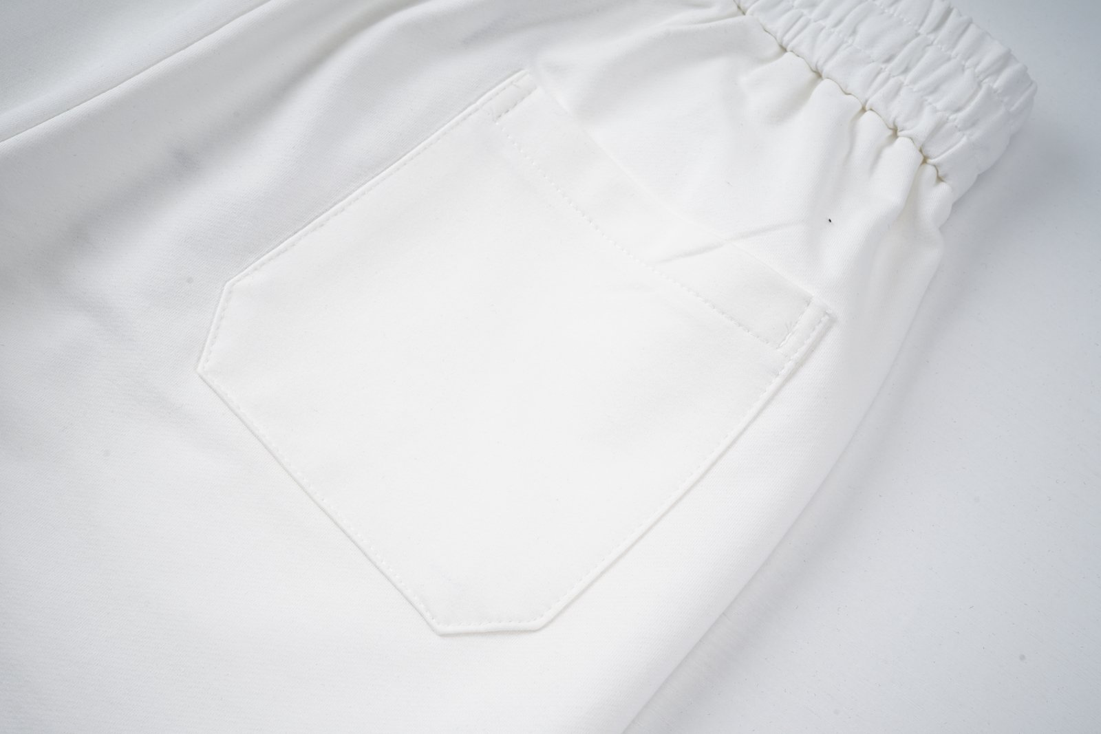 LV Shorts M-2XL - Image 6