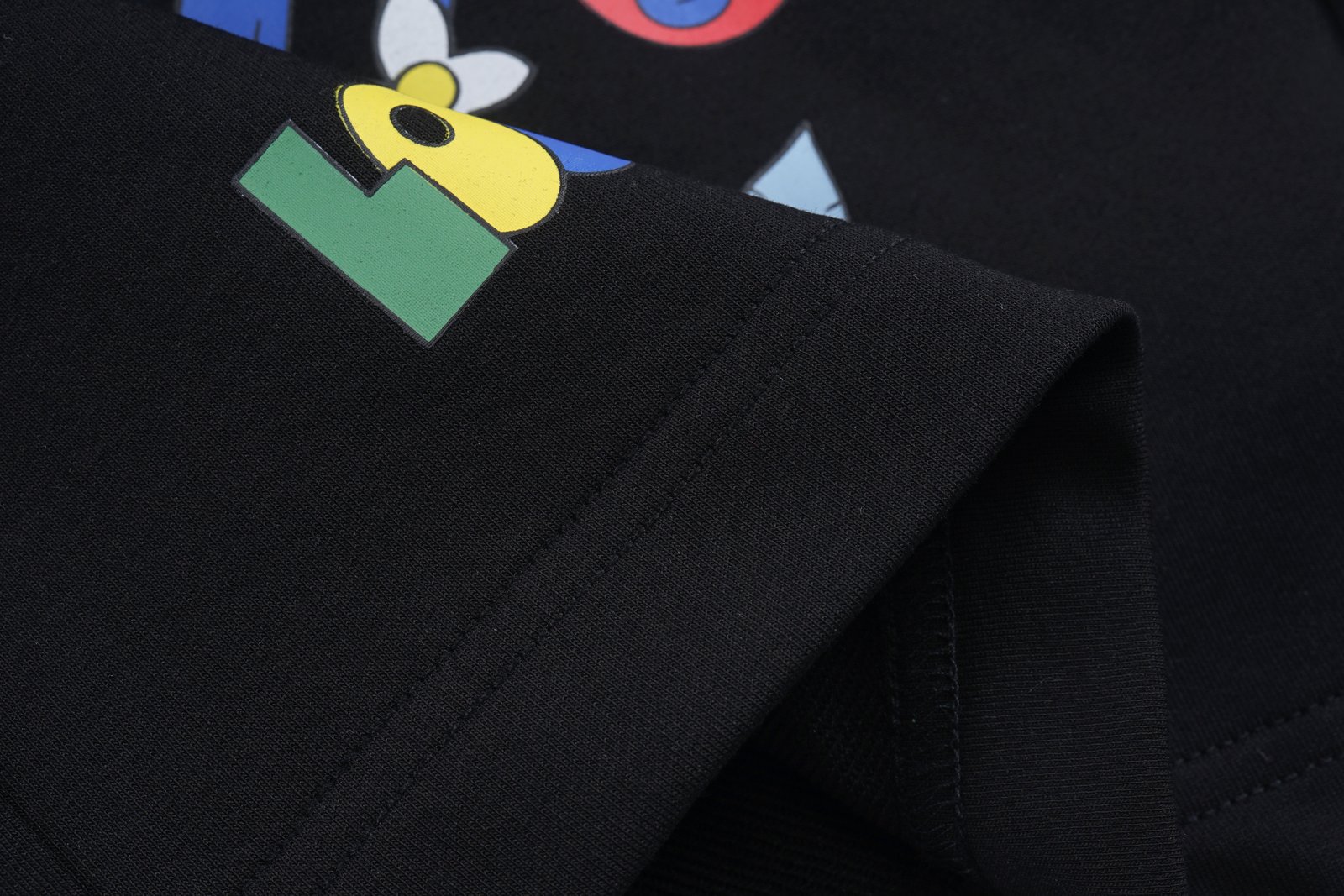 LV Shorts M-2XL - Image 20