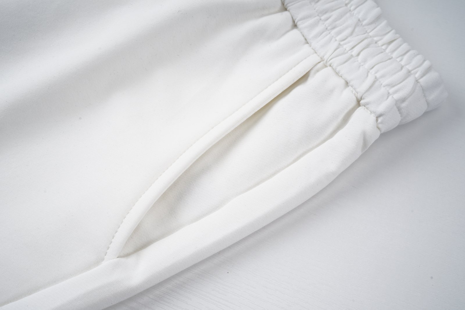 LV Shorts M-2XL - Image 8